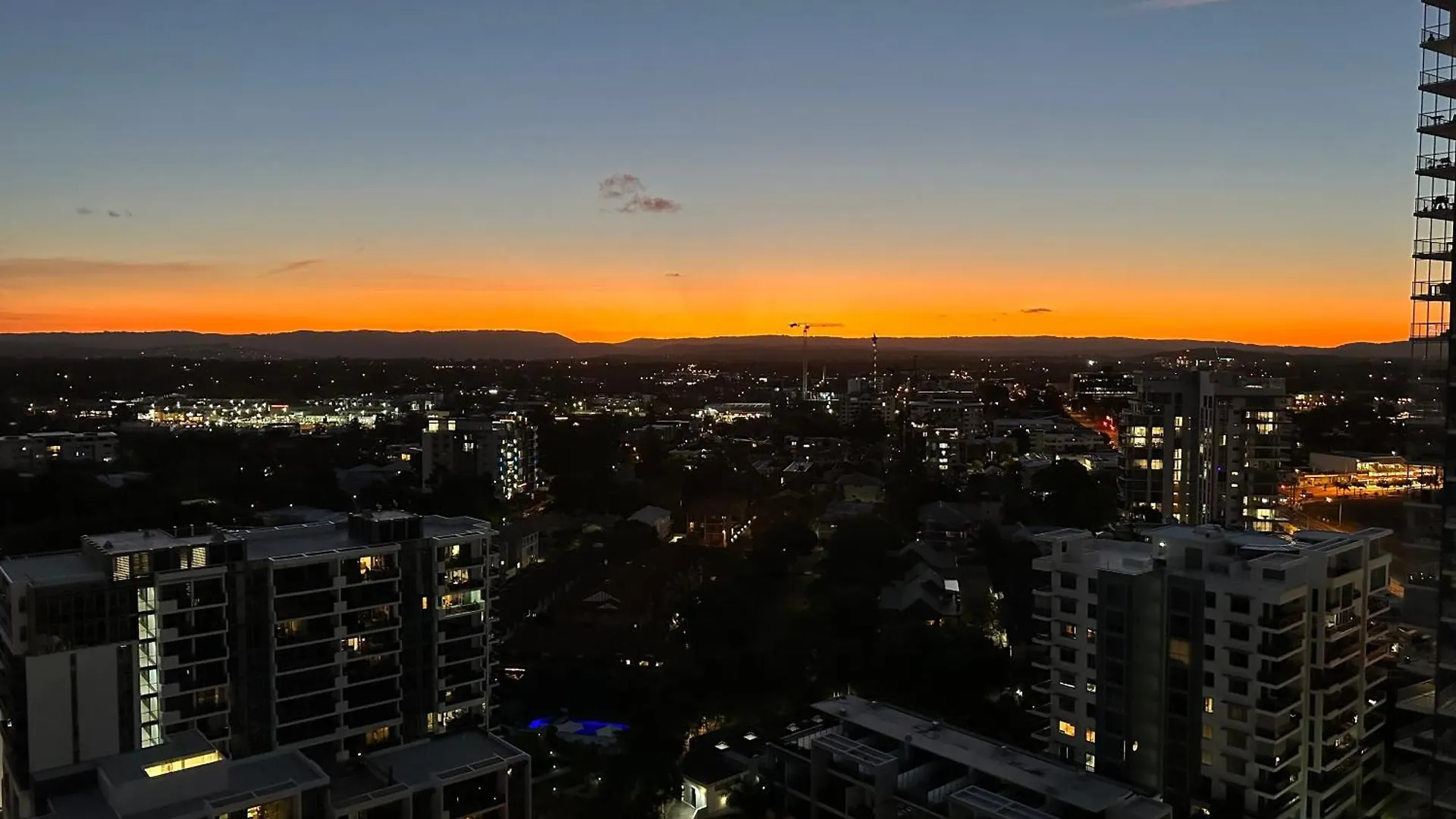 Modern Gold Coast Apartment With Great Amenities